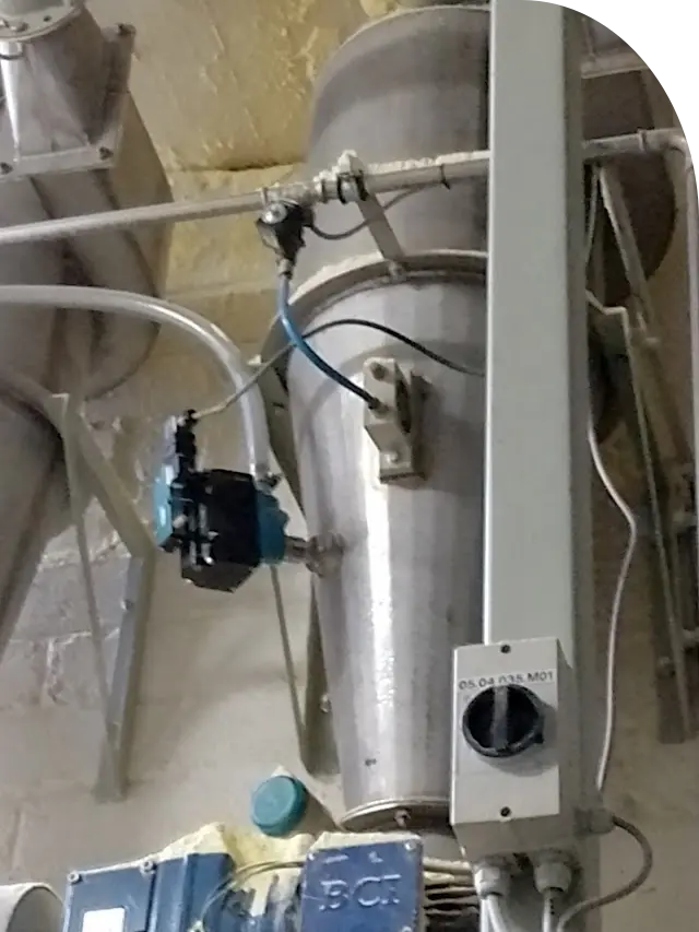 Hopper system with MAC valves pulse valves