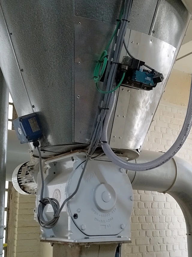 Hopper system with MAC valves pulse valves