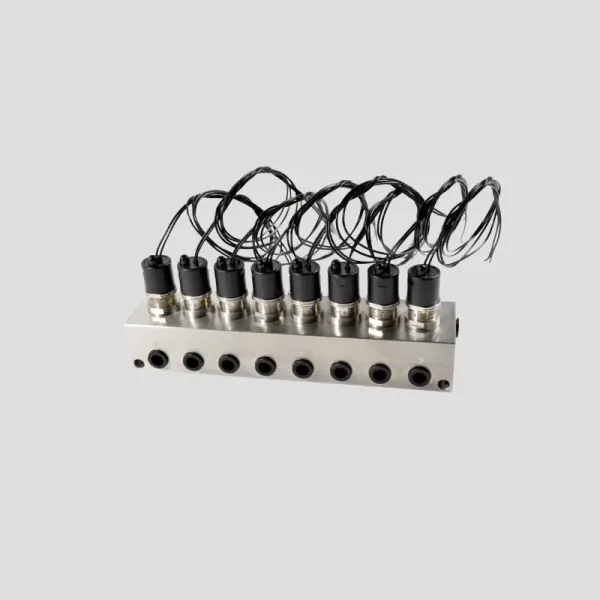 Manifold with liquid valves